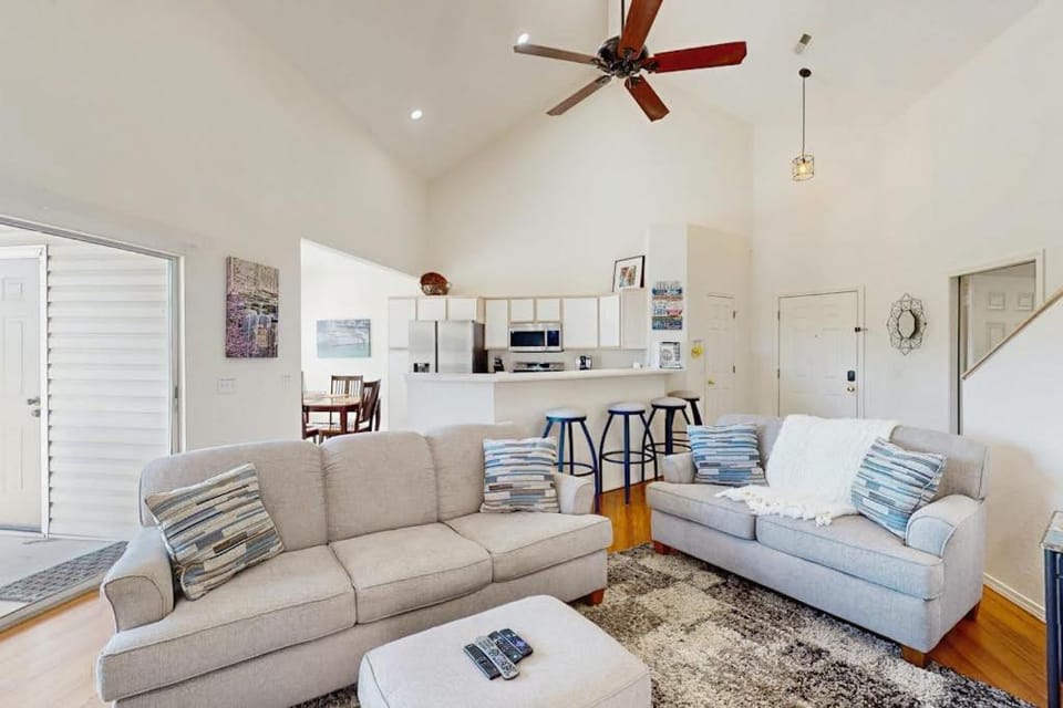 Shoreline Haven House in Table Rock Lake