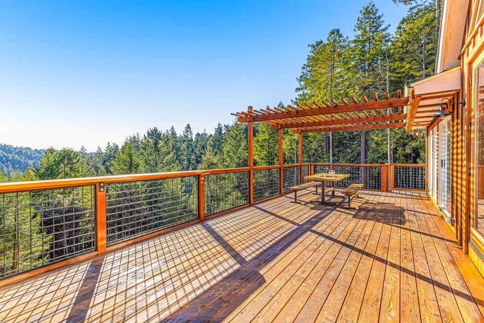 Stunning 3BR with ridge top views and hot tub House in Mendocino County