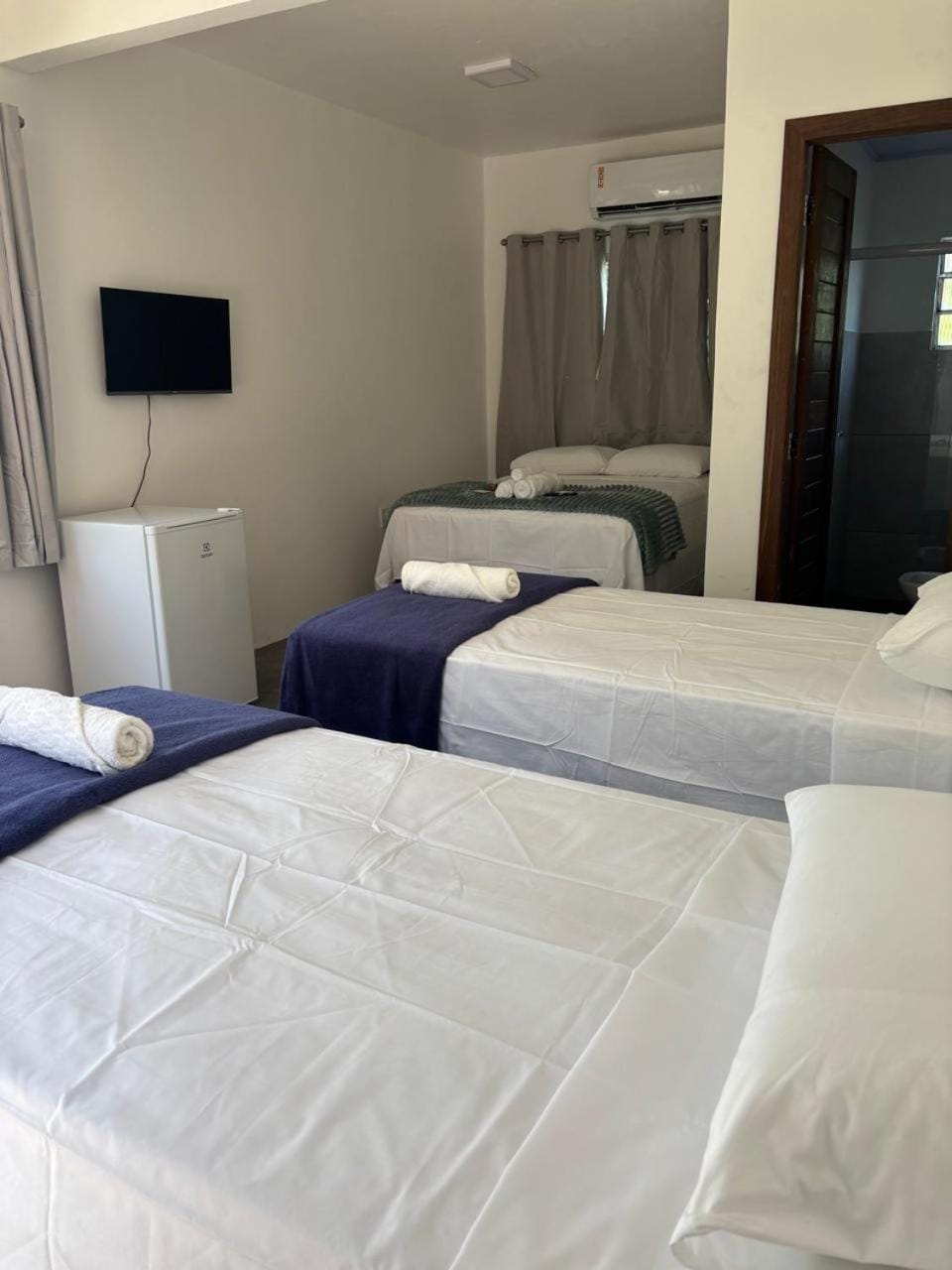 Bed, TV and multimedia, Photo of the whole room, Bedroom, air conditioner