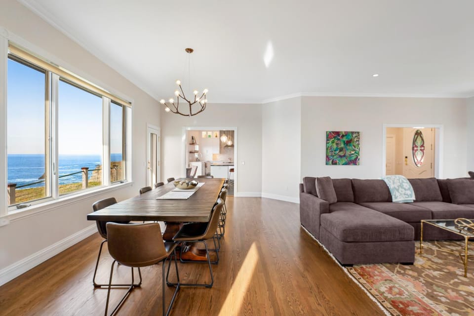 Oceantfront Estate with Luxury Kitchen & Game Room House in Caspar