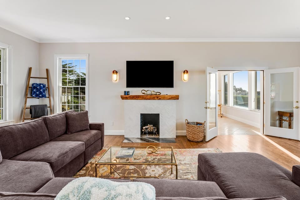 Oceantfront Estate with Luxury Kitchen & Game Room House in Caspar