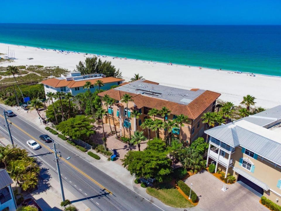 Bradenton Beach Club Unit F Apartment in Bradenton Beach