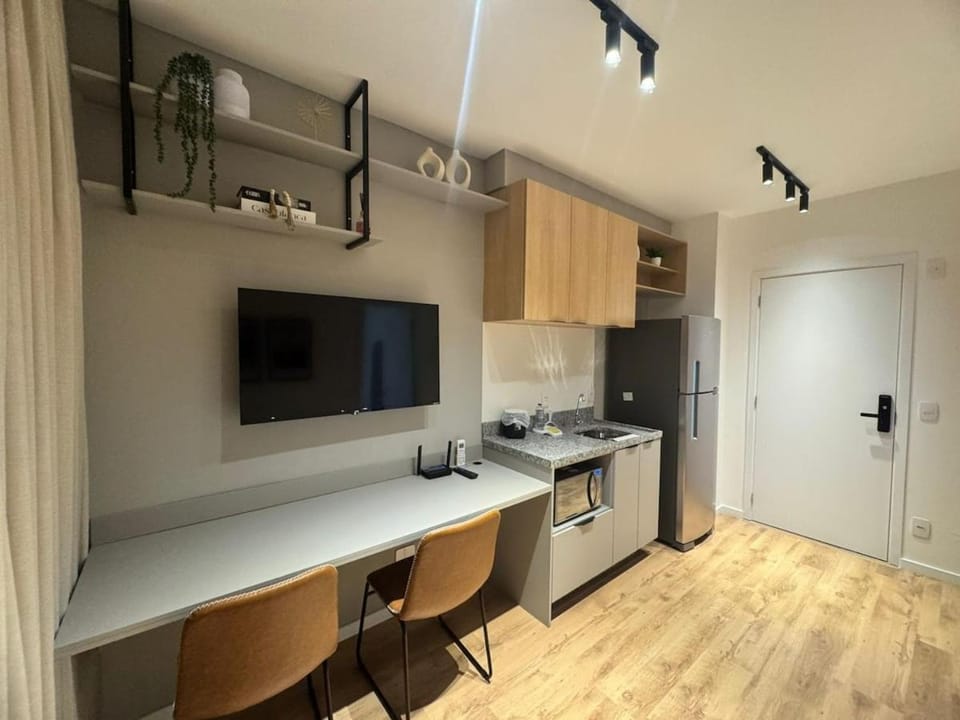 TV and multimedia, Kitchen or kitchenette, Dining area, microwave