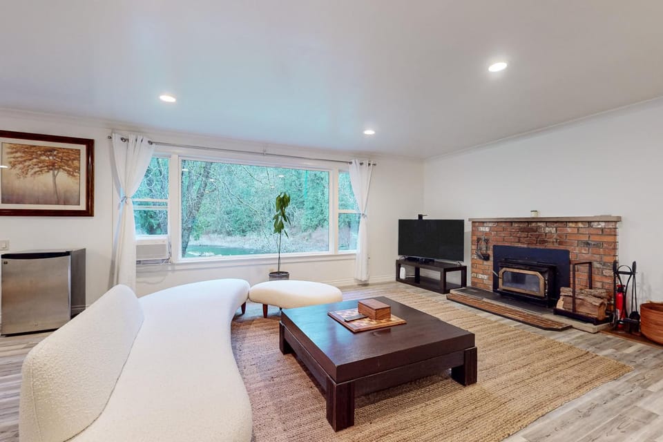 The Lake's Hidden Gem House in King County