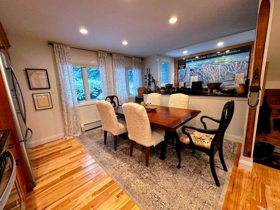 R20 luxury ski-in/out townhome in Bretton Woods next to beginner ski trail! House in Carroll