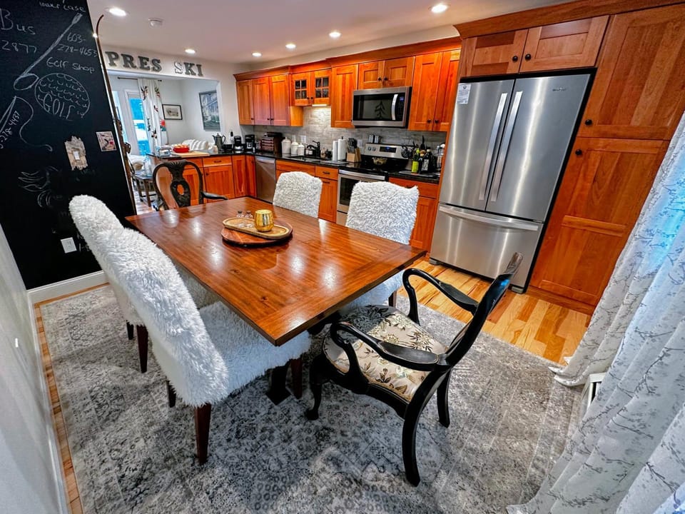 R20 luxury ski-in/out townhome in Bretton Woods next to beginner ski trail! House in Carroll