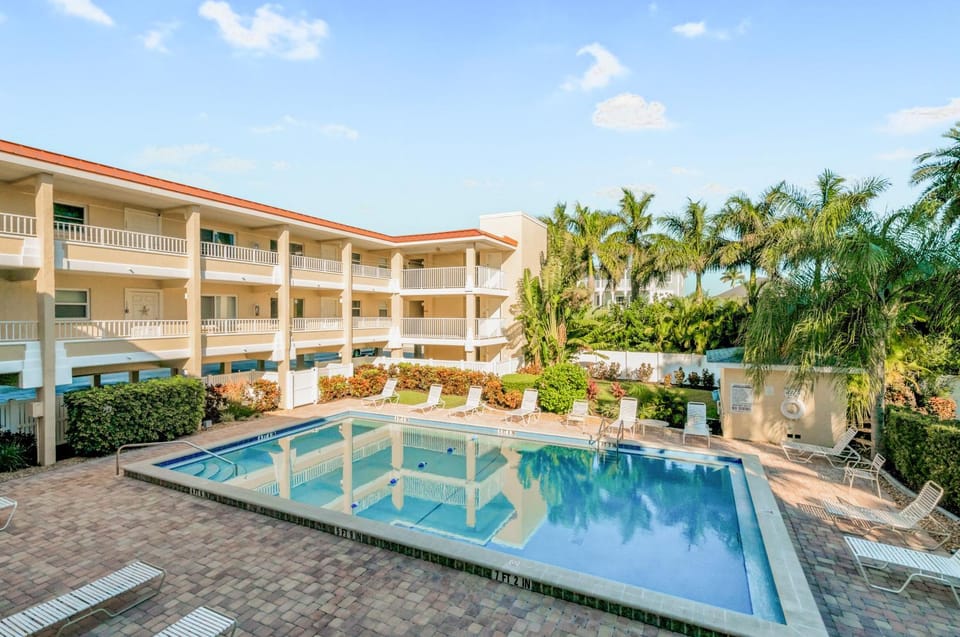 Gulf Sands 102 Apartment in Holmes Beach