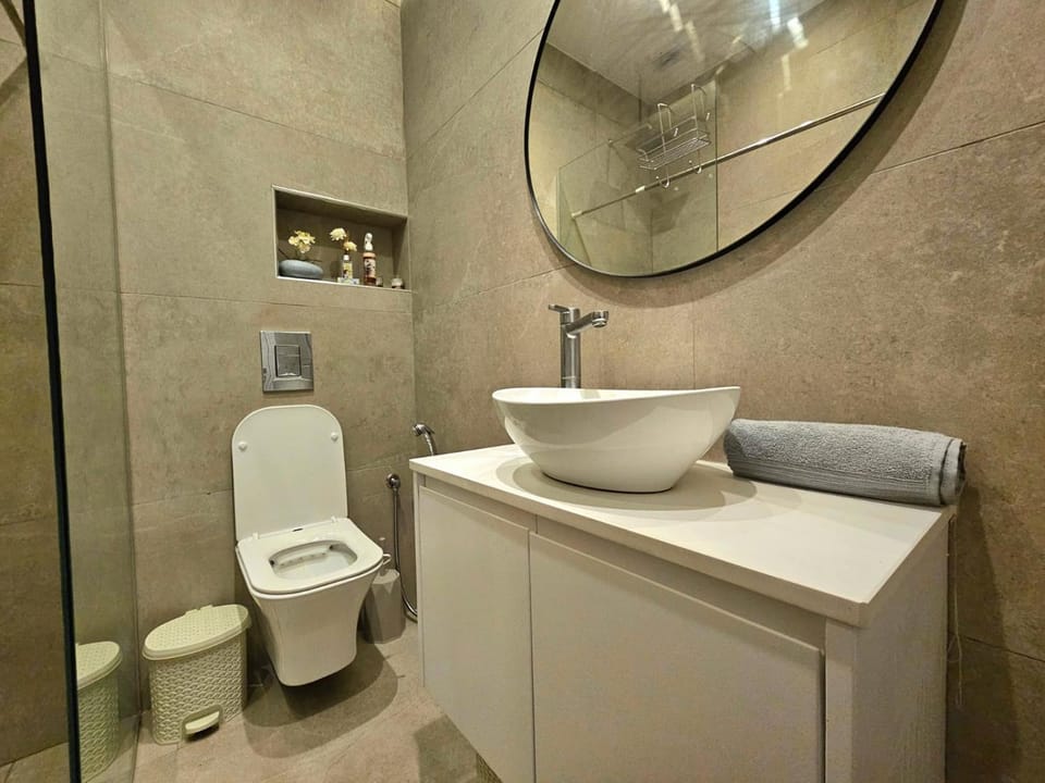 Shower, Toilet, Bathroom, bidet, towels