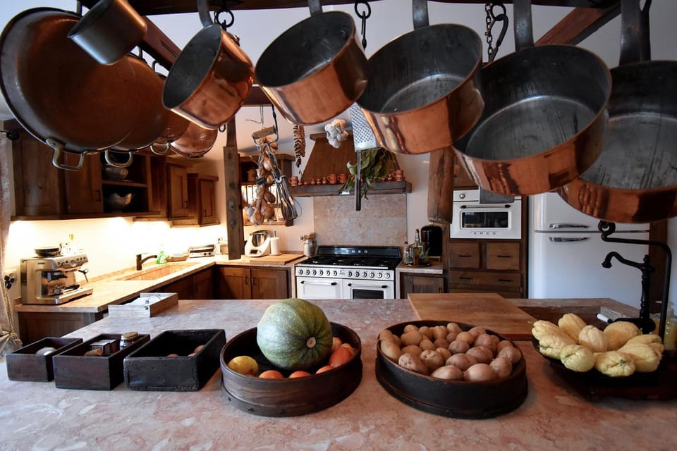 Kitchen or kitchenette, Internal: Not applicable to any particular room