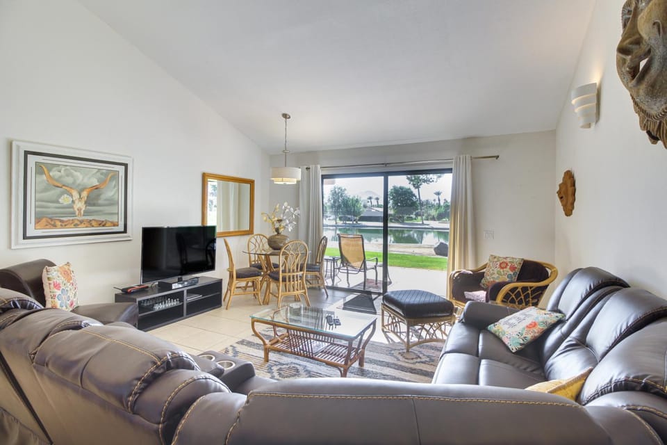 Pet-Friendly Palm Desert Gem on Golf Course! House in Palm Desert