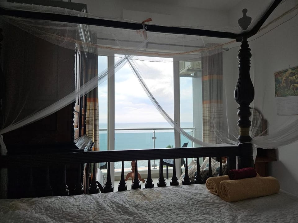 Property building, Bed, Natural landscape, Photo of the whole room, Bedroom, Sea view