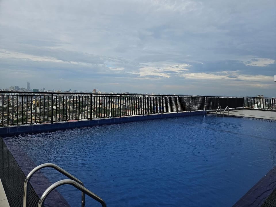 Property building, Day, Pool view, Swimming pool