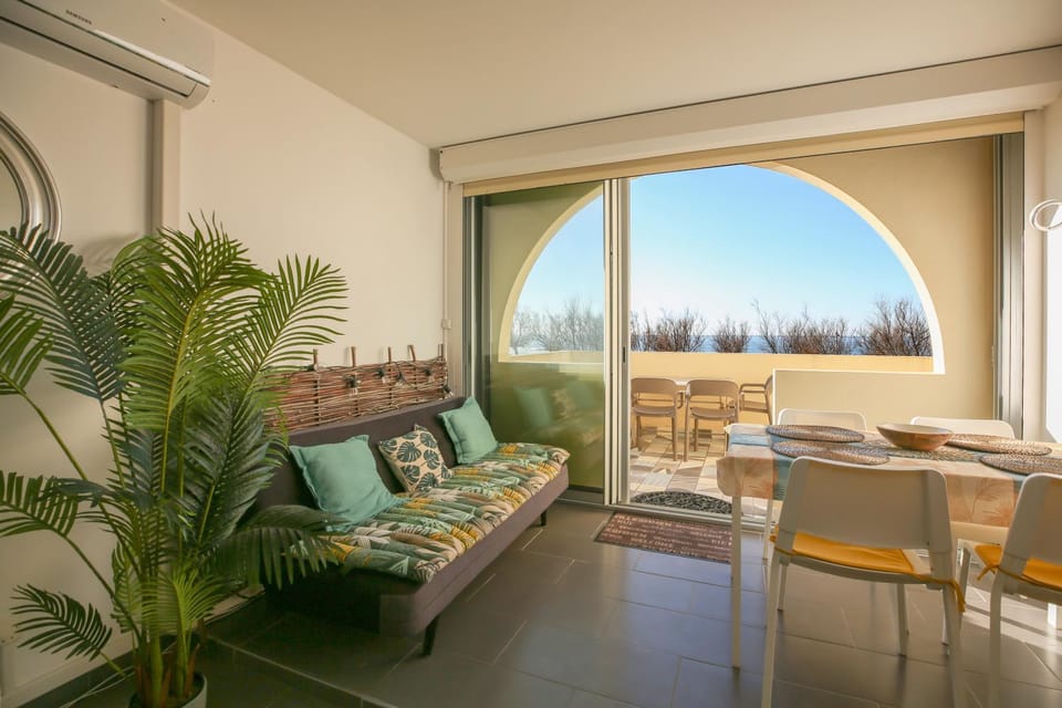 Patio, View (from property/room), Balcony/Terrace, Living room, Seating area, Dining area