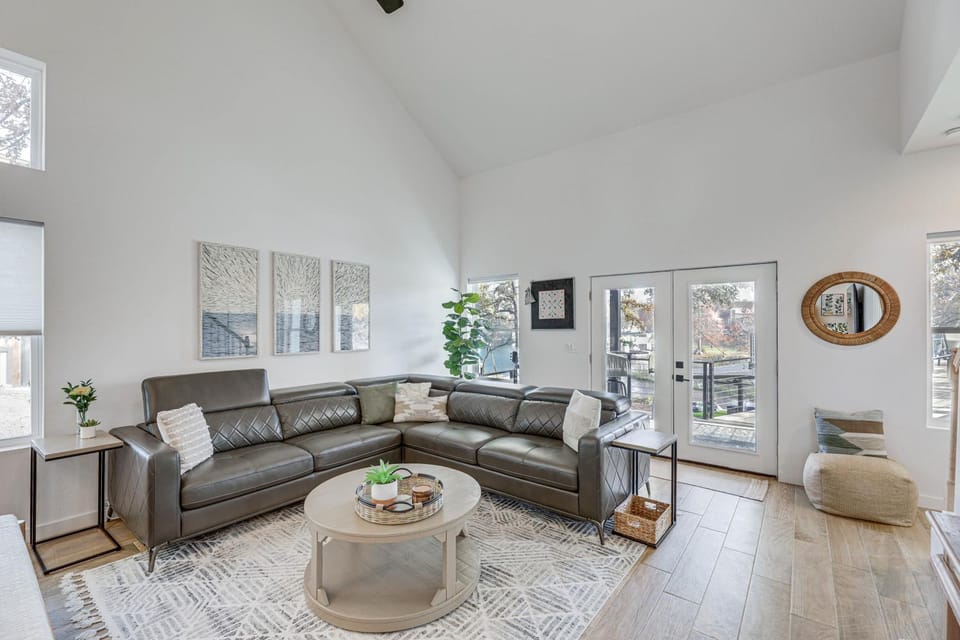 Pet-Friendly Lake LBJ Retreat with Deck and Hot Tub! House in Granite Shoals