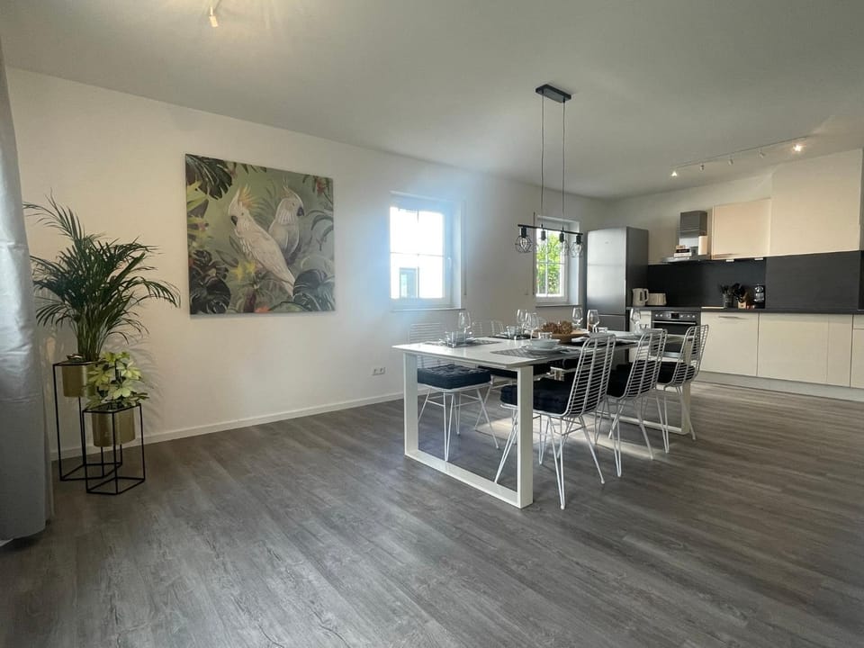 Kitchen or kitchenette, Seating area, Dining area, pet friendly