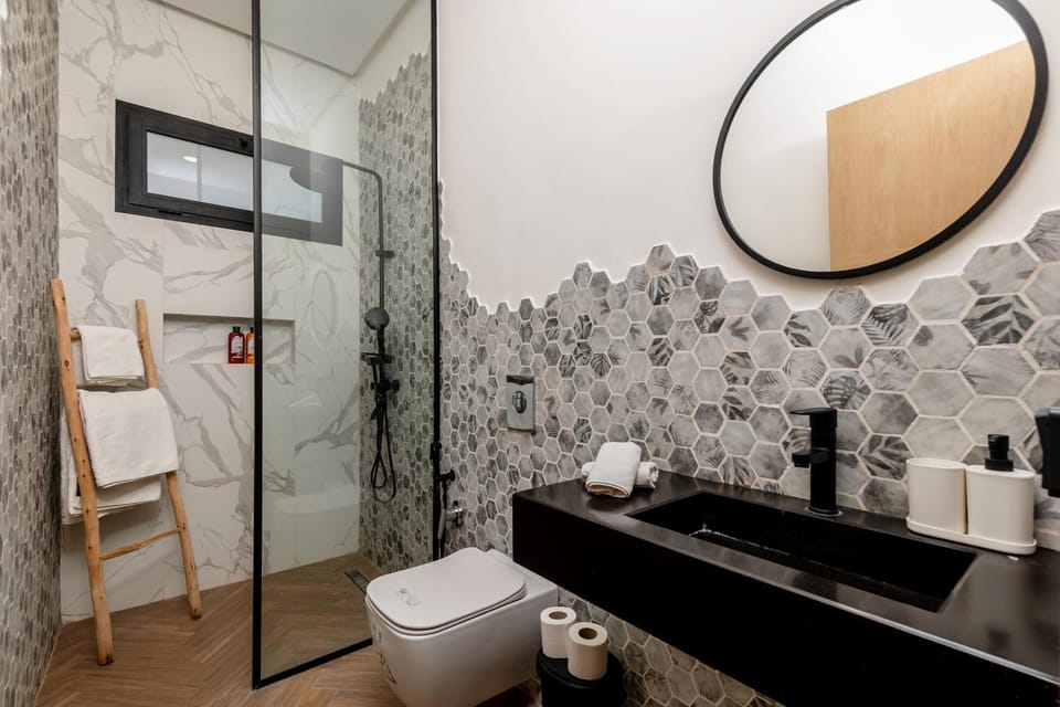 Shower, Toilet, Bathroom
