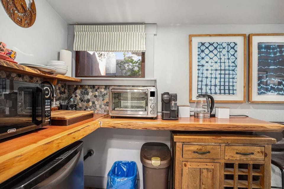 Redwood Room Apartment in Berkeley
