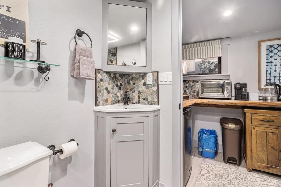 Redwood Room Apartment in Berkeley