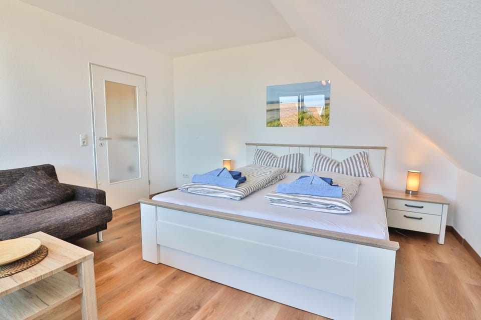 Bed, Living room, Bedroom