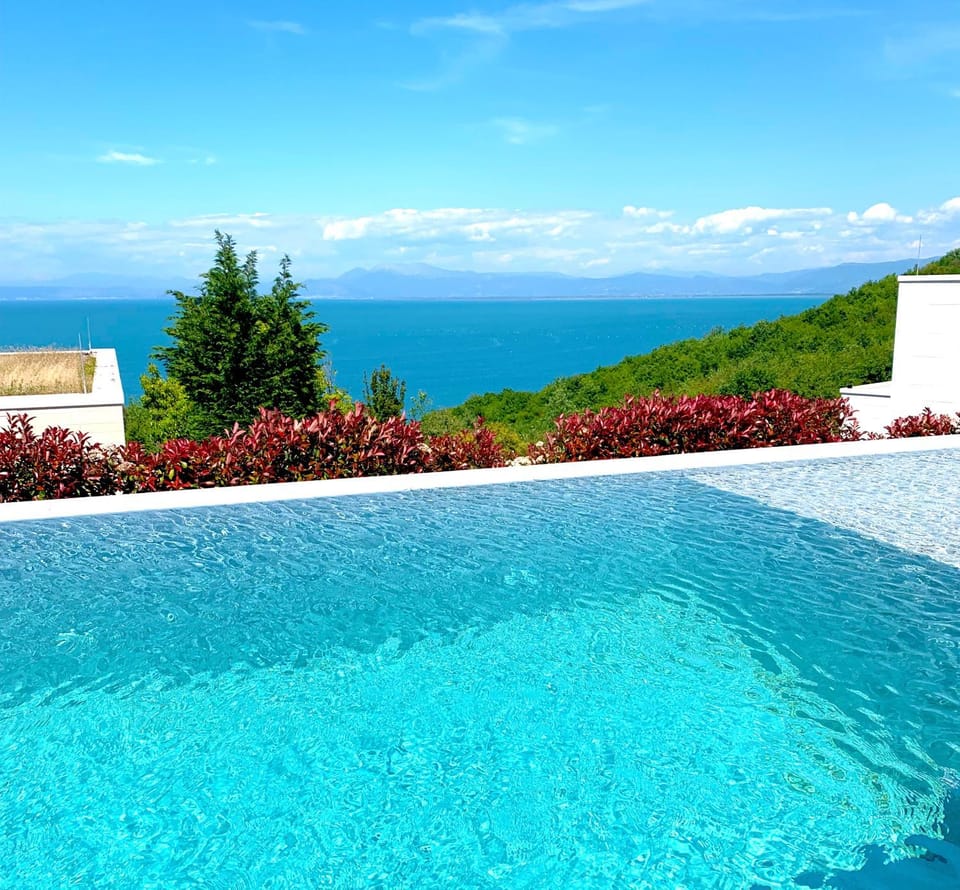 Pool view, Sea view