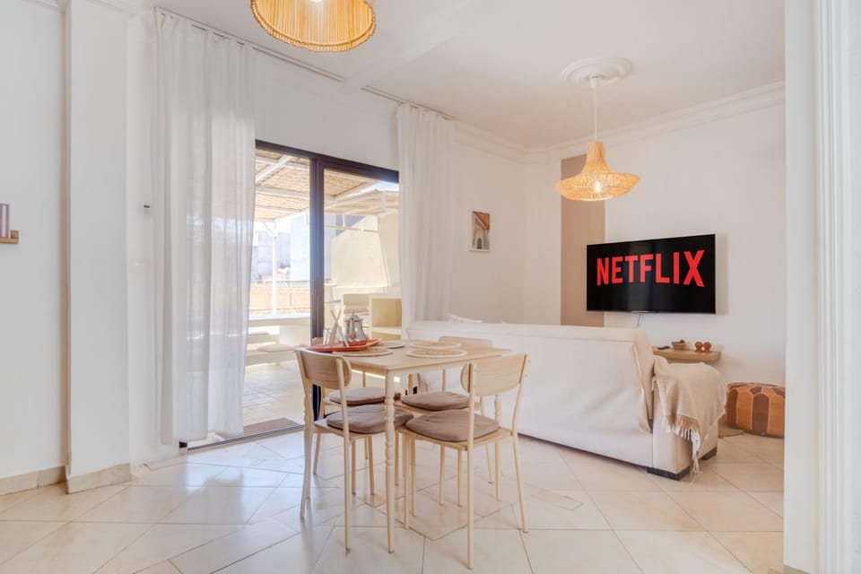 TV and multimedia, Living room, Seating area, Dining area, air conditioner