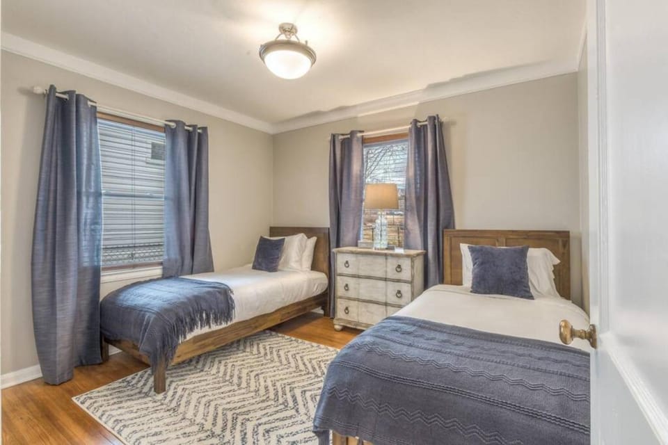 OneCozyPlace Tulsa | King Bed • Expo•TU • Downtown House in Tulsa