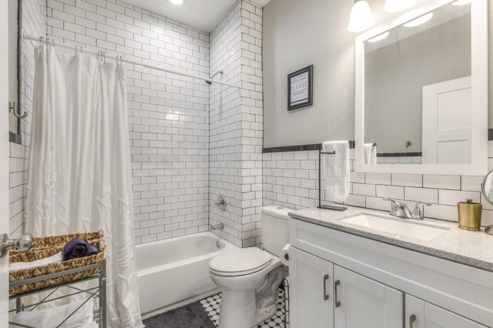 Tulsa Boho Bungalow | King Bed• Near Dtwn•EXPO•TU House in Tulsa