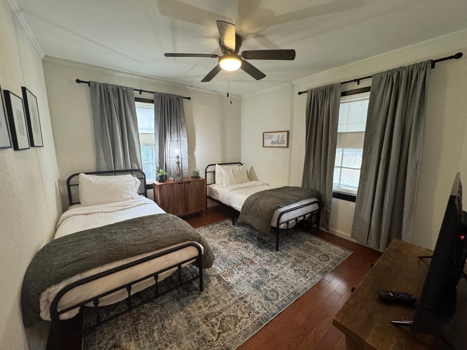 Tulsa Home Sweet Home | King Bed • Near Expo•TU•DT House in Tulsa