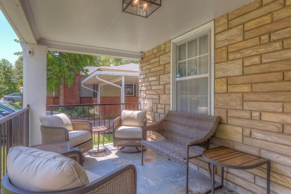 Tulsa Home Sweet Home | King Bed • Near Expo•TU•DT House in Tulsa