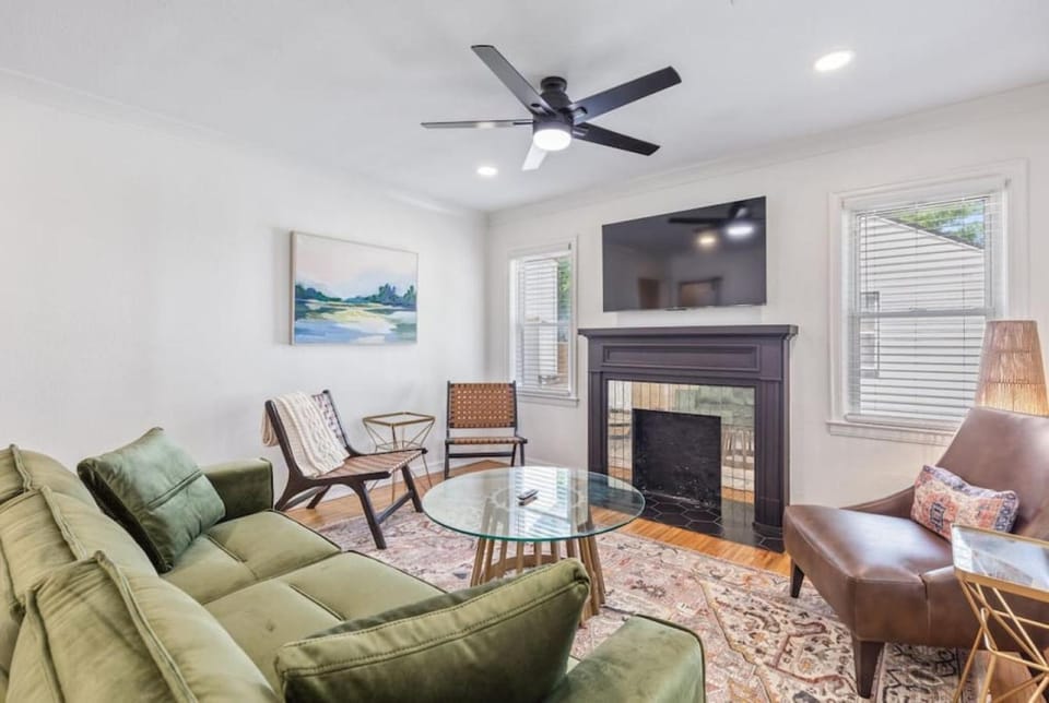 Trendy in Tulsa | King Bed • Expo • TU • Downtown House in Tulsa