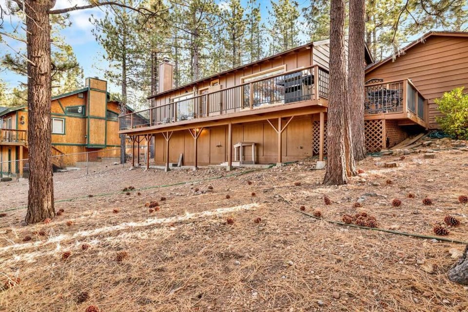 Mockingbird Mountain Getaway by Big Bear Vacations House in Big Bear