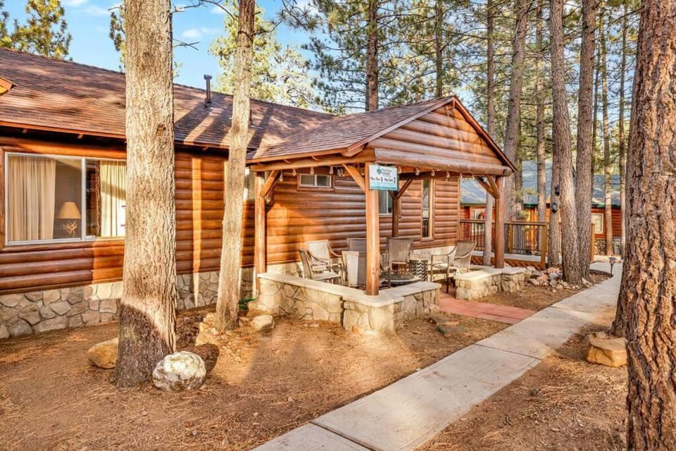 Mockingbird Mountain Getaway by Big Bear Vacations House in Big Bear