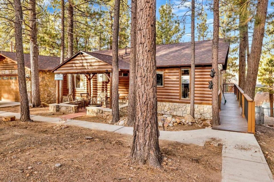 Mockingbird Mountain Getaway by Big Bear Vacations House in Big Bear