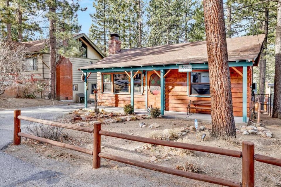 Kozy Cabin at Big Bear- Log Cabin Retreat Cottage Cabin in Big Bear