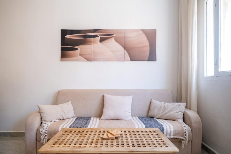 Living room, Seating area, air conditioner