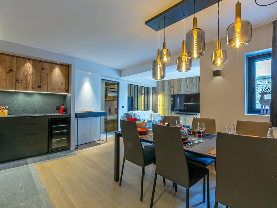 Appartement de standing avec Wi-Fi, garage, terrasse et accès direct aux pistes à Val-d'Isère - FR-1-694-348 Apartment in Val dIsere