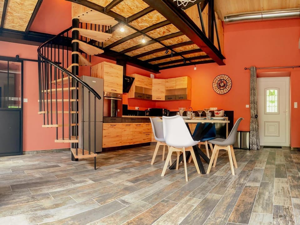 Loft industriel avec Spa, Sauna et Hammam en Touraine – Jardin clos et équipements haut de gamme - FR-1-381-559 House in Centre-Val de Loire
