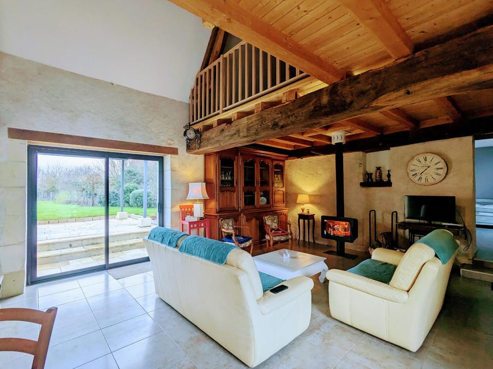 Séjour paisible au cœur du Berry : maison familiale moderne, cheminée, jardin, et SPA à Cléré-du-Bois. - FR-1-591-563 House in Centre-Val de Loire