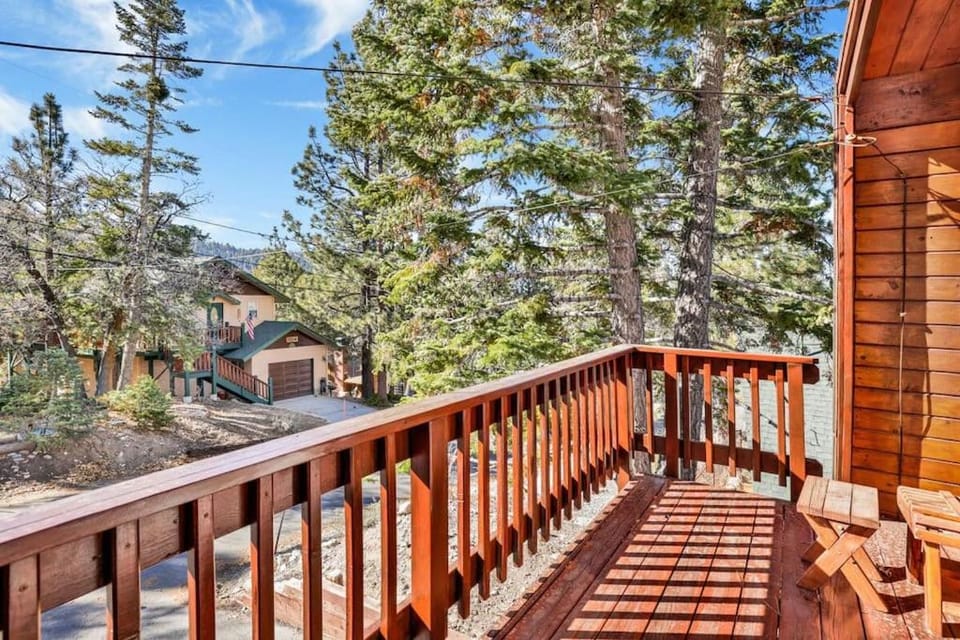 Natures Delight Big Bear~ Hot Tub~ Resort Chalet~ House in Big Bear