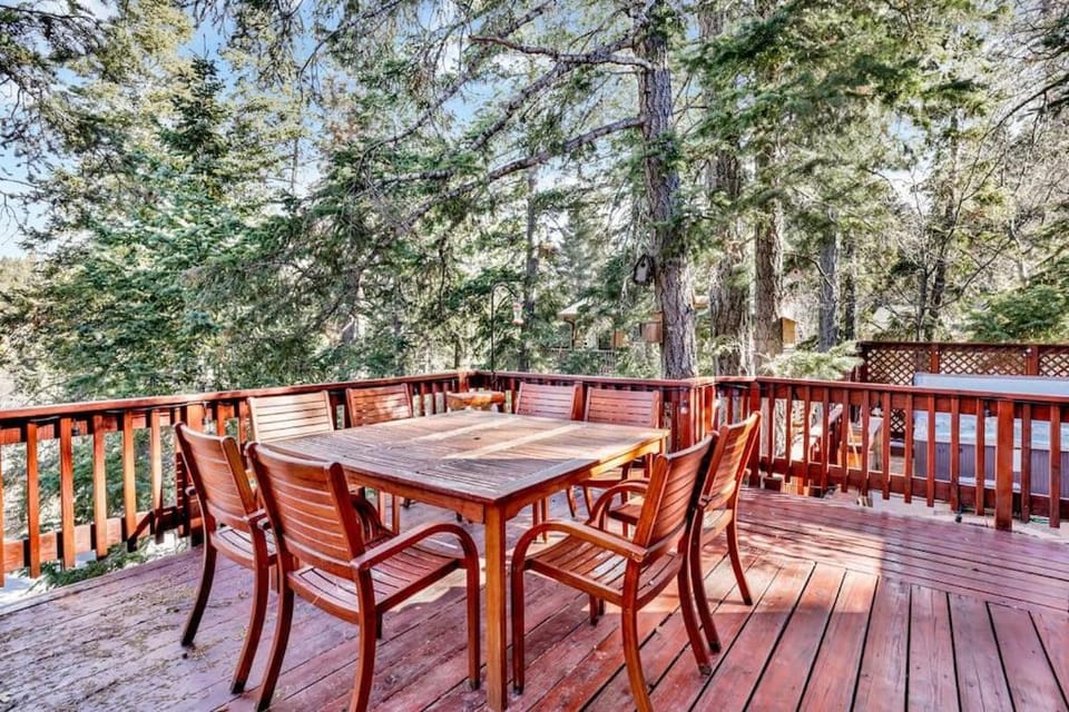 Natures Delight Big Bear~ Hot Tub~ Resort Chalet~ House in Big Bear