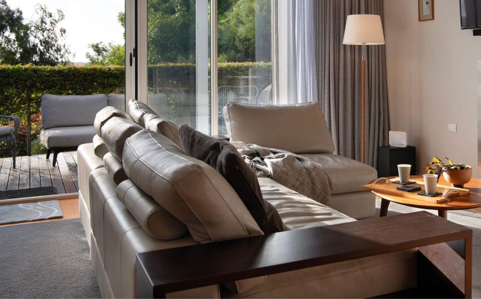 Belle Voir- scenic views, steps from town House in Daylesford