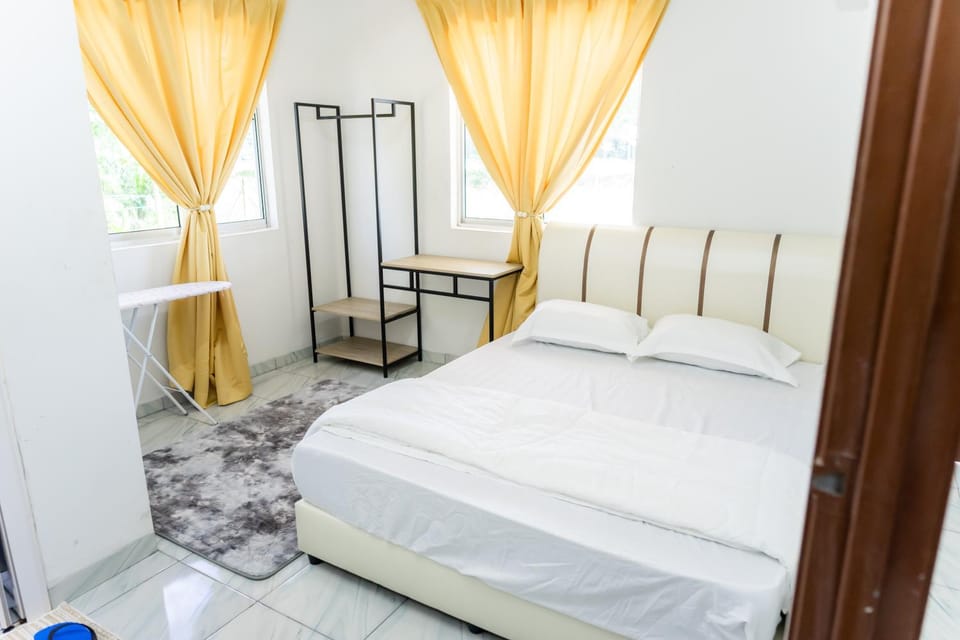 Toilet, Bed, Bedroom, furniture, towels, wardrobe