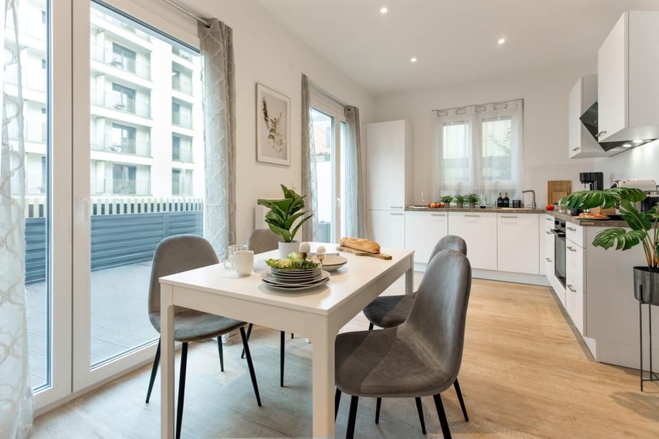 Kitchen or kitchenette, Dining area, minibar, oven, pet friendly, stove