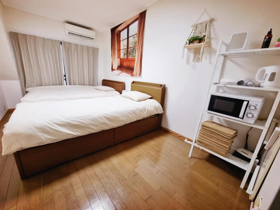 Bed, Kitchen or kitchenette, Bedroom, air conditioner