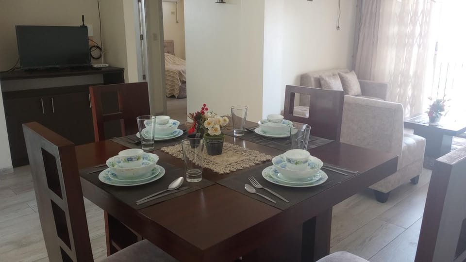 Communal lounge/ TV room, TV and multimedia, Dining area