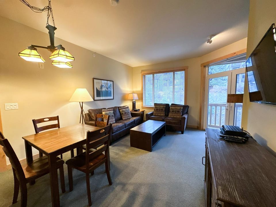Ski-in/Ski-out with views at Sunstone House in Mammoth Lakes