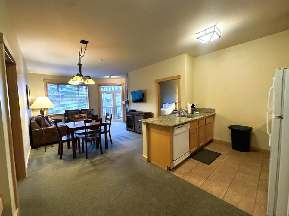 Ski-in/Ski-out with views at Sunstone House in Mammoth Lakes