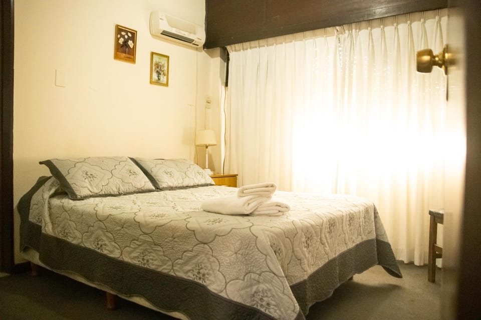 Bed, Photo of the whole room, air conditioner