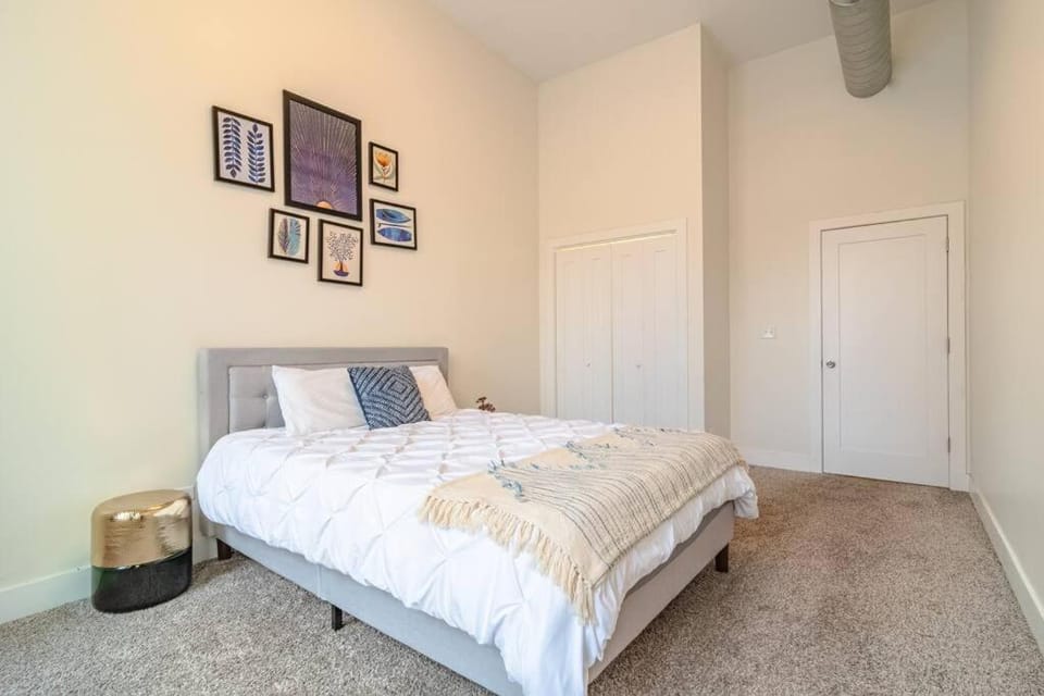 South Loop 3BR Group Comfort Near Downtown, Grant Park, Soldier Field and McCormick Place Apartment in South Loop