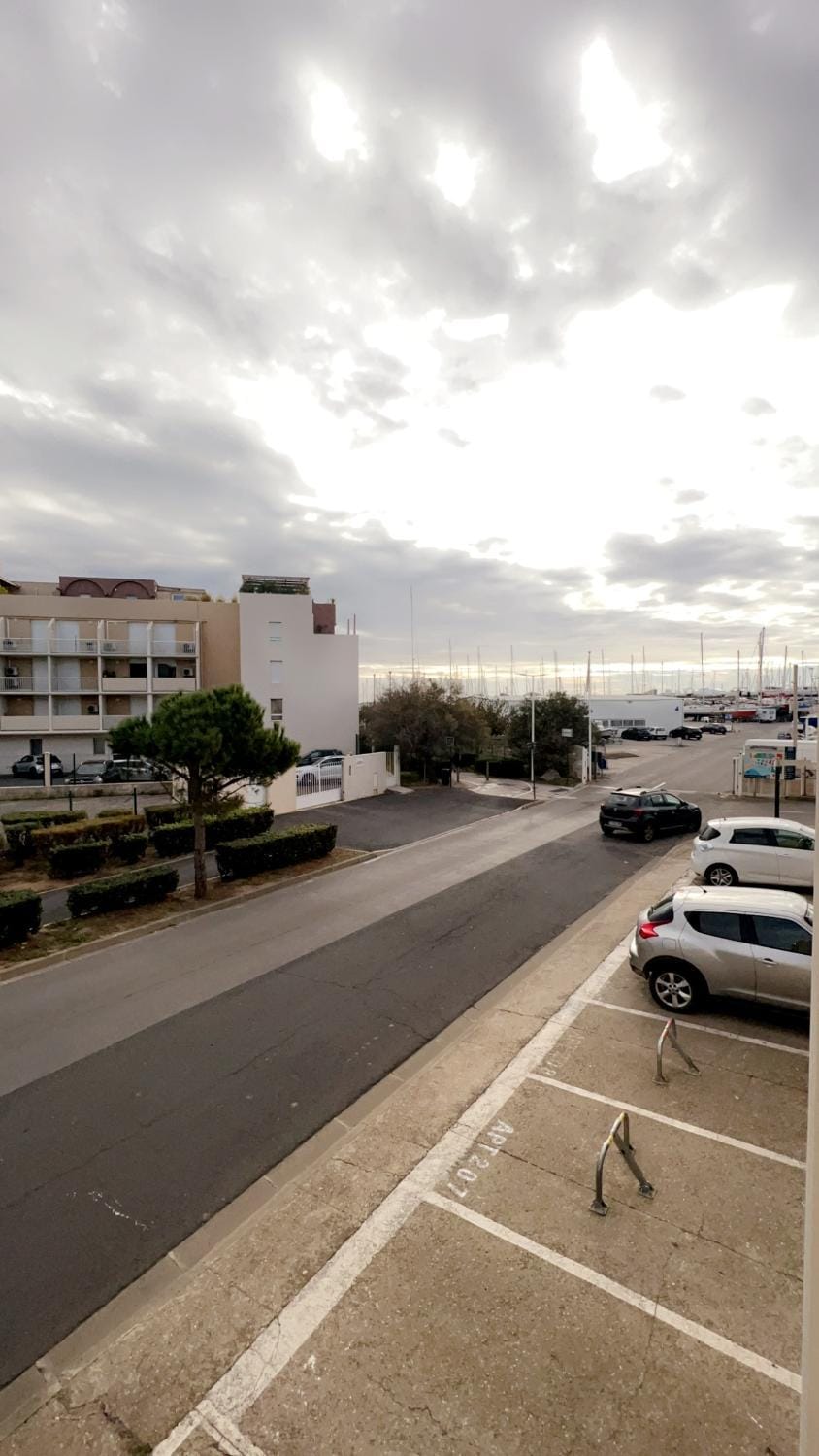 Neighbourhood, Parking